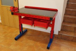 Dětský pracovní stůl